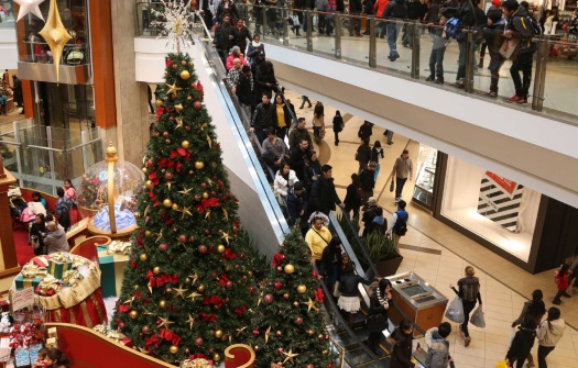 Dekoracja sklepu w okresie bożonarodzeniowym